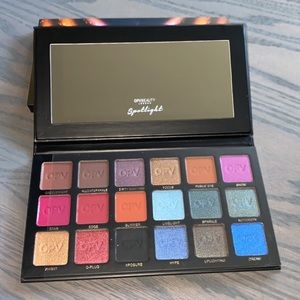 BEAUTIFUL Spotlight eyeshadow palette brand new in box